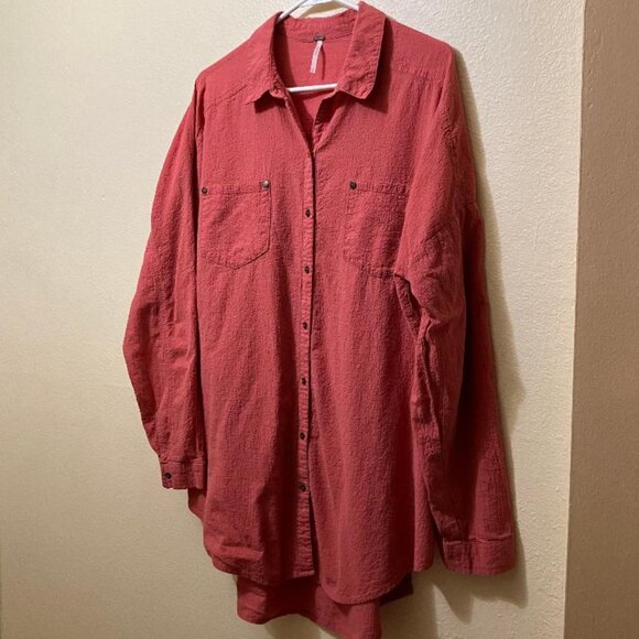 Free People Coral Love Her Madly Oversized Textured Button Up Tunic Top Medium - Picture 1 of 5